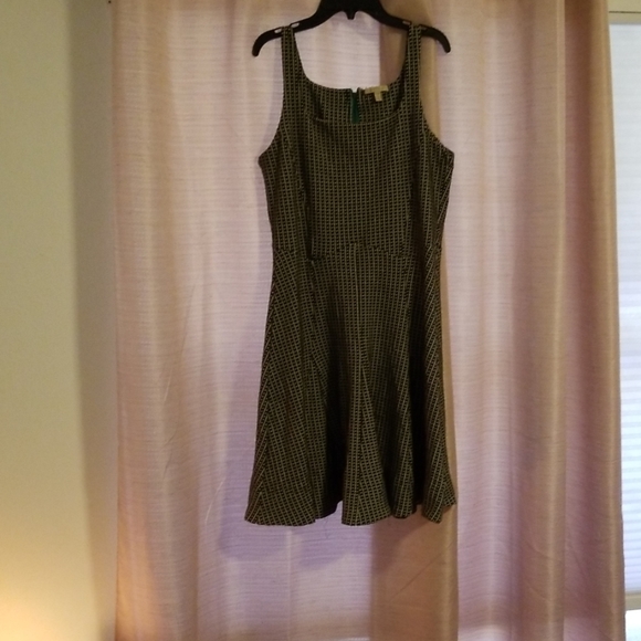 Dress - Picture 4 of 4